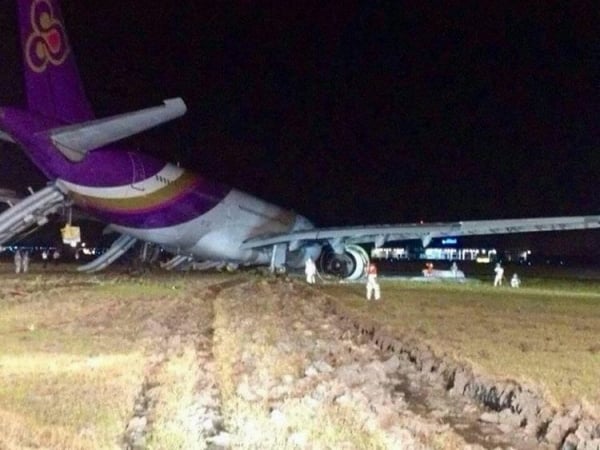 泰航客機曼谷降落時沖出跑道 9名中國人受傷