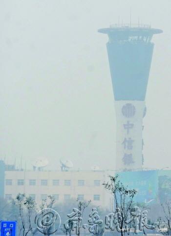 飛機遇霧霾憑“電子眼”盲降機長:看不清跑道