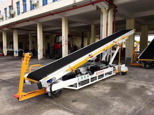配圖:新型拖拽式行李傳送車.jpg
