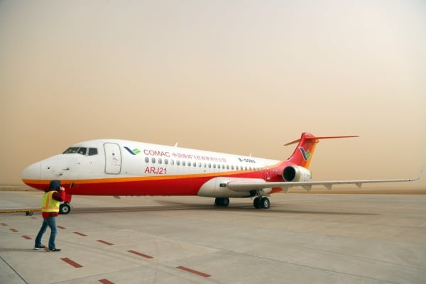 Їаl(f)ARJ21-700wC(j).jpg