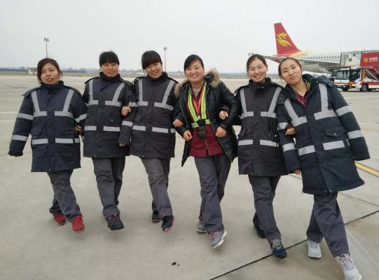 飛航地服客艙清潔員——飛機上的“美容師”.jpg