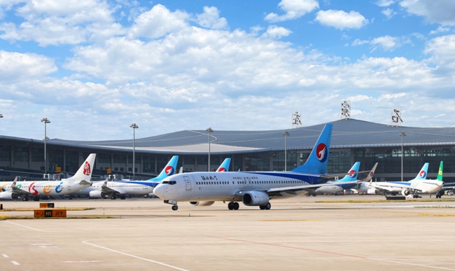 石家莊機場機坪,航班有序出港。!!!!!.jpg