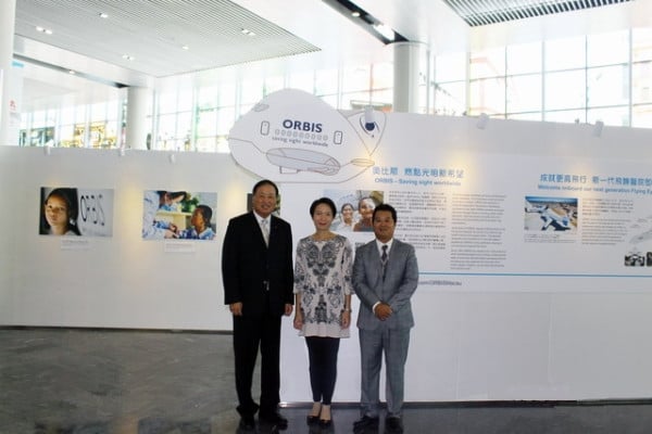 澳門機場舉行圖片展 為呼喚全球正視失明問題