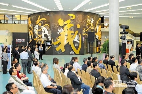 桃園機場候機樓化身藝術平臺 讓旅客重溫感動