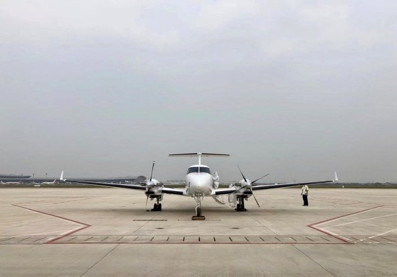 01- 德事隆航空成功向楚天通航交付比奇350i空中國王.jpg