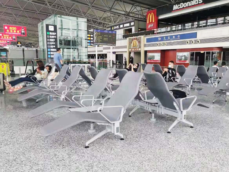 躺臥座椅(蔣培謙攝).jpg