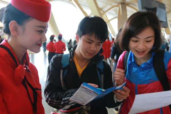 03旅客參加安全知識有獎趣味問答活動.JPG