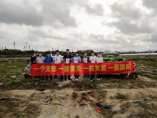 配圖:開展愛心助農活動.jpg