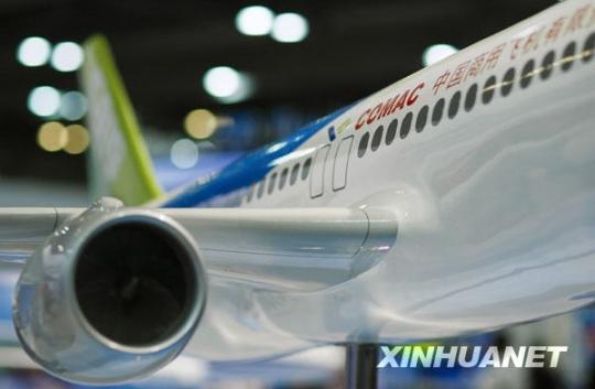 中國商用飛機有限責任公司的首個大型客機研發項目C919外形樣機在香港開幕的2009年亞洲國際航空展上亮相。資料圖片,攝影:新華社記者周磊