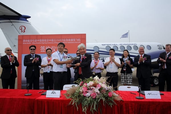 比奇空中國王350ER簽約儀式.JPG