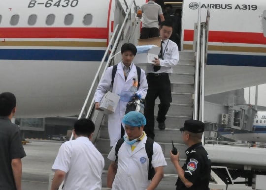 搭起空中生命線——東航四川轉運地震傷員小記