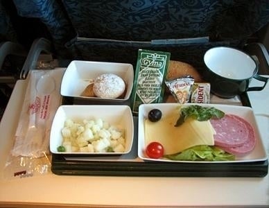 哈伊馬角—日內瓦:奶酪和香腸片、土豆沙拉。