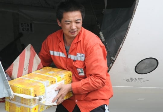 南航推出“南航快運”產品 新疆貨物出疆提速