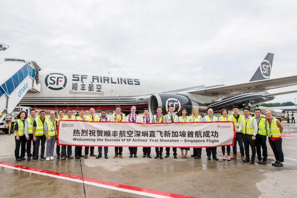 圖片-樟宜機(jī)場集團(tuán)與順豐航空代表出席歡迎儀式.jpg